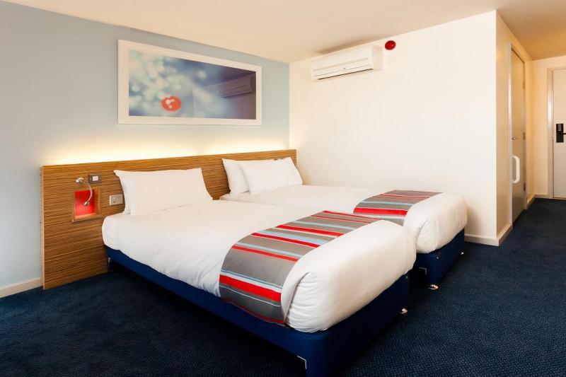 Travelodge Bradford Central Exterior photo